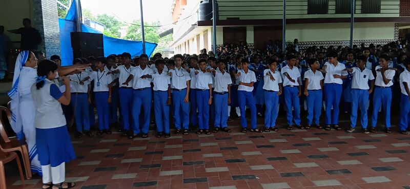 പ്രമാണം:35052 pledge lahari 2.jpg