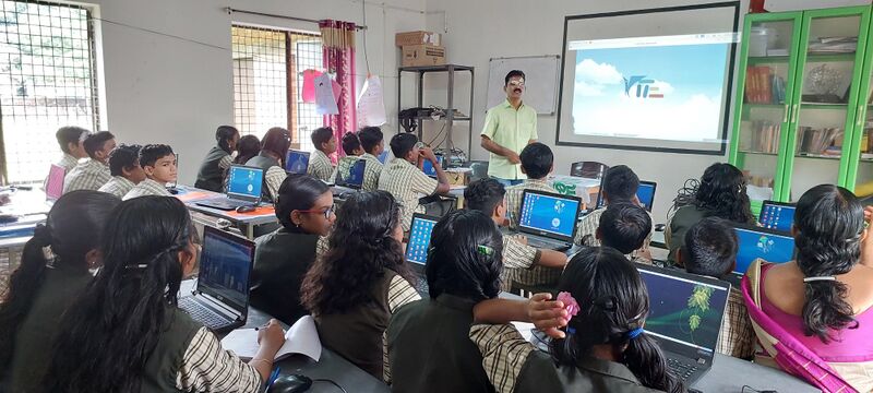 പ്രമാണം:36055 lkcamp3.jpg