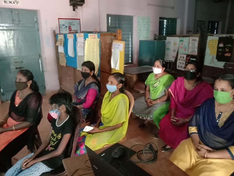 പ്രമാണം:37259 hightech parents teach.jpg