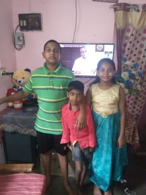 37259 hightech students 1.jpg