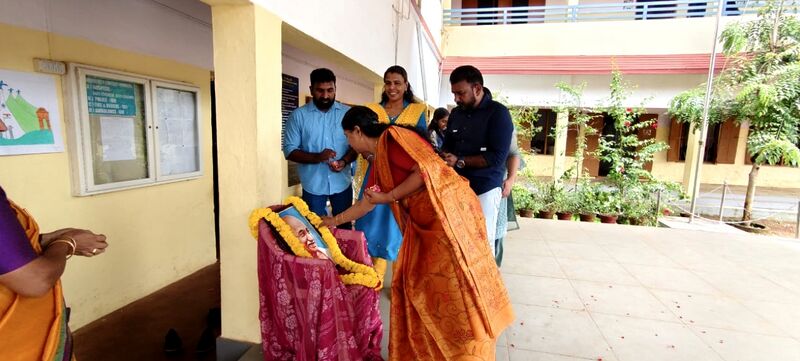 പ്രമാണം:44018 gj 12 24.jpg