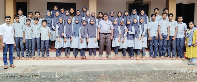 പ്രമാണം:48134 LKGROUP24.jpg