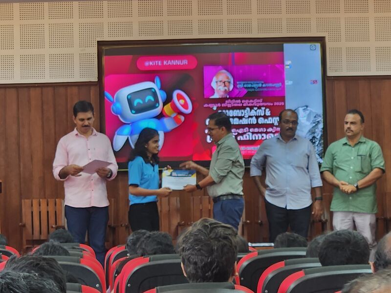 പ്രമാണം:13034 dist robofest.jpg