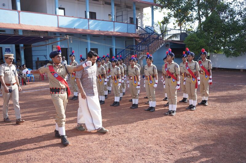 പ്രമാണം:14028 spcpassingout2325 (5).jpg