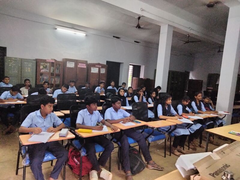 പ്രമാണം:21081 smart class.jpg