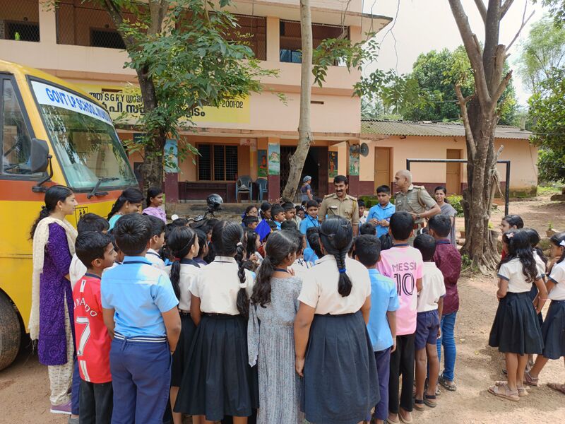 പ്രമാണം:21706 suraksha .jpg