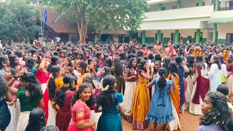 പ്രമാണം:34024 poovili 2025 26 6.jpg