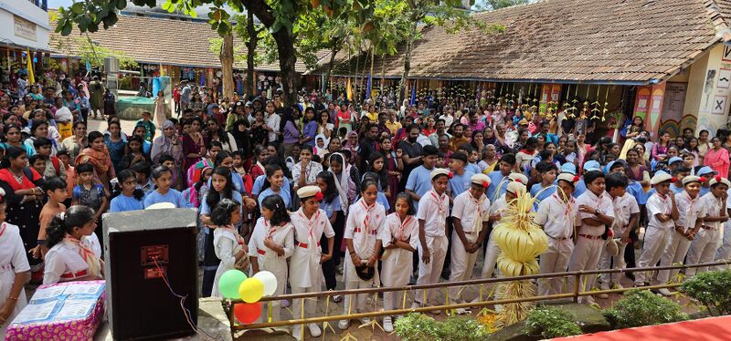 പ്രമാണം:42653 opening2.jpg