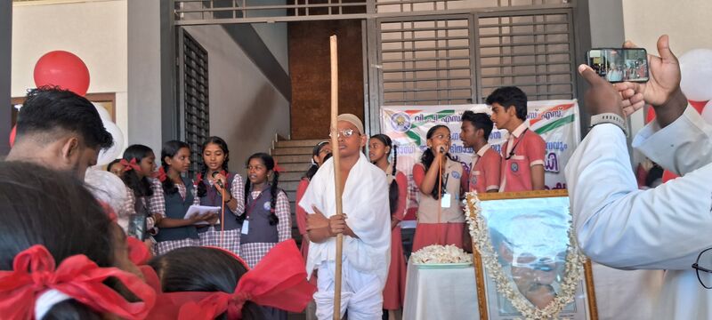 പ്രമാണം:44046 gandhi25a.jpg