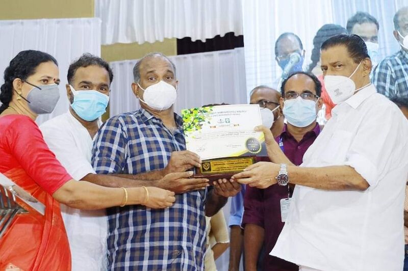 പ്രമാണം:48052 award.jpeg