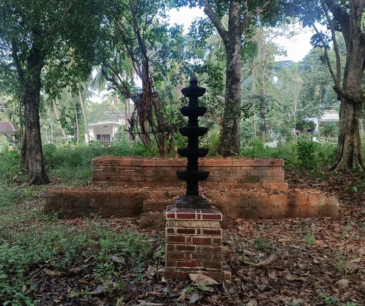 പ്രമാണം:48203 chenjilian kavu.jpg