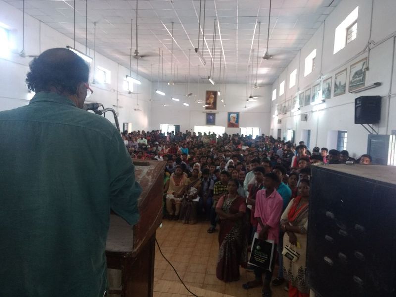 പ്രമാണം:PRAVESANOLSAVAM -SRI.MURUKAN KATTAKADA-20180621-WA0063.jpg