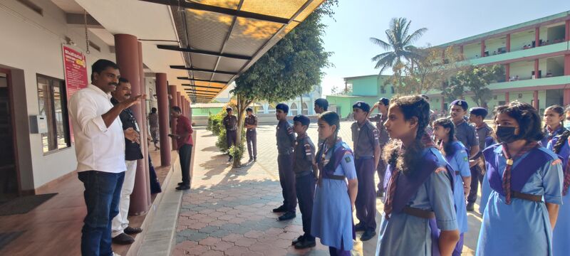 പ്രമാണം:15051 deo visit.jpg