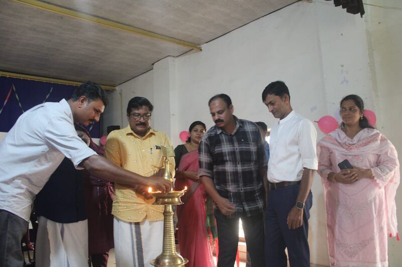 പ്രമാണം:15061-reopeniongday1.jpg