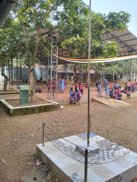 പ്രമാണം:19836 flag host.jpg