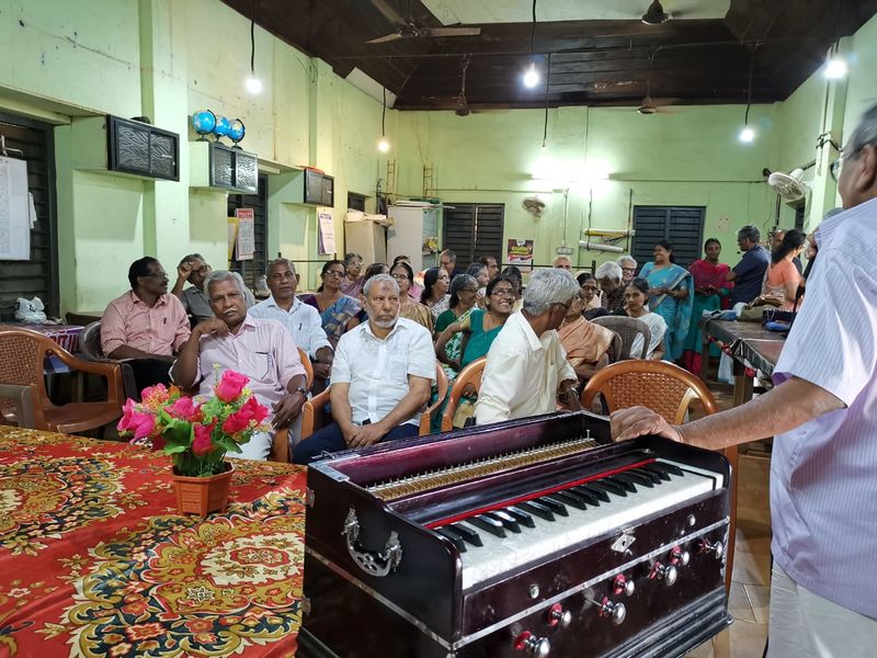 പ്രമാണം:20002 0ldeachers04.jpeg