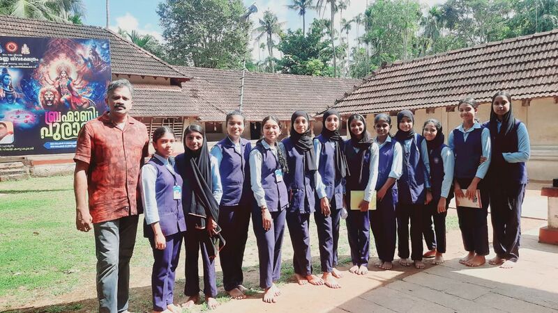 പ്രമാണം:24034 charithranweshnam.jpg