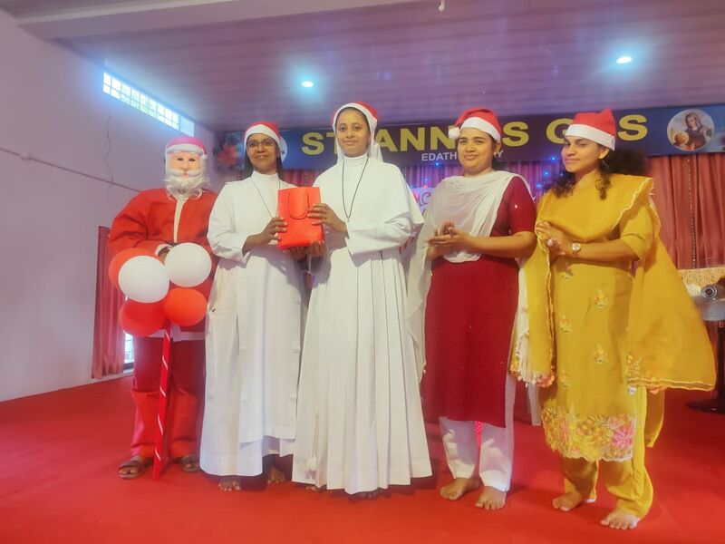 പ്രമാണം:24065 CHRISTMAS.jpeg