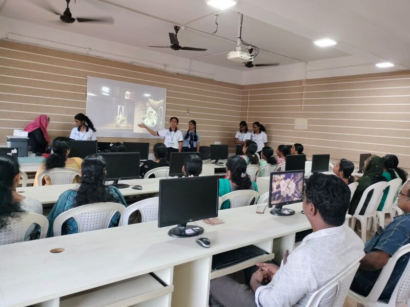 പ്രമാണം:26084 LK parents awarness class.jpg