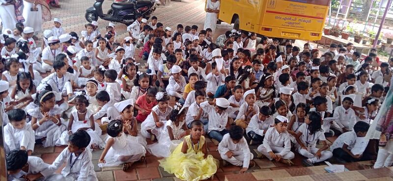 പ്രമാണം:27228 HITECH CHILDRENSDAY.jpeg