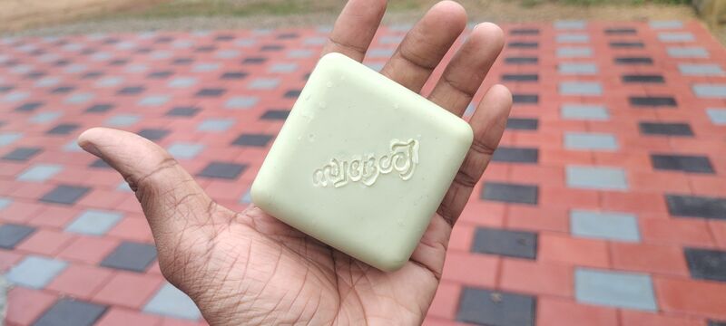 പ്രമാണം:31262-valavoor-soap4.jpg