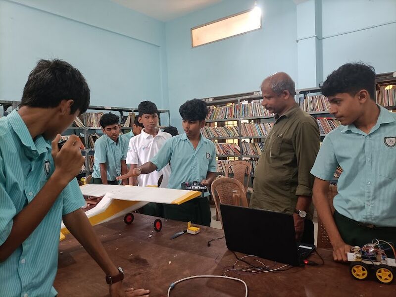 പ്രമാണം:47068 ROBOTICS7.jpg