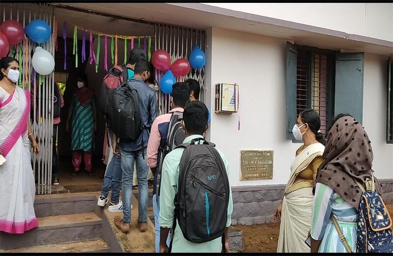 പ്രമാണം:BS21 KLM 40034 3.jpg