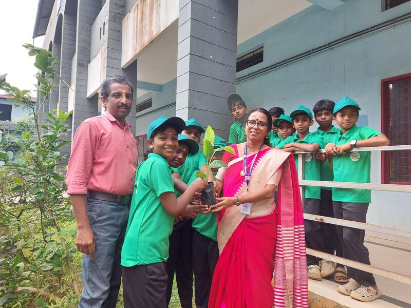 പ്രമാണം:PKD 20062 envirnment day1.jpg