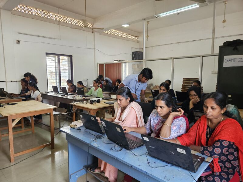 പ്രമാണം:11-53 mother1.jpg