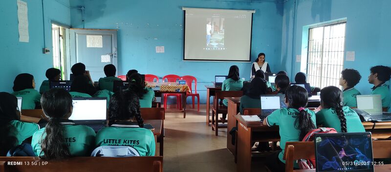 പ്രമാണം:13042 LK2024-27 Vacation camp Training.jpg