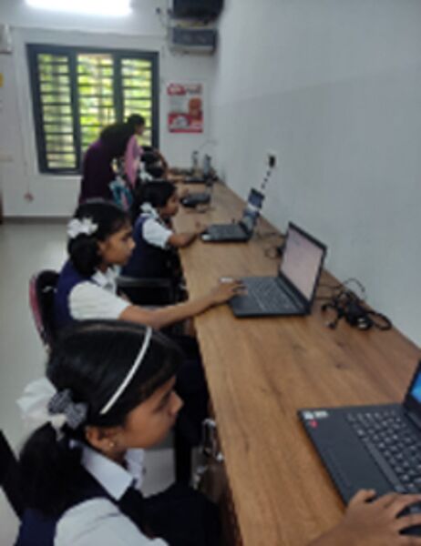 പ്രമാണം:17462Hightech Room.jpg