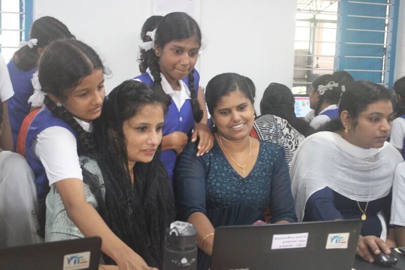 പ്രമാണം:21001IMG parents.JPG