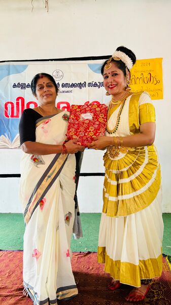 പ്രമാണം:21060 KERALAPIRAVI1.jpg