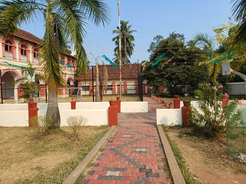 പ്രമാണം:26012 schs campus(1).jpg