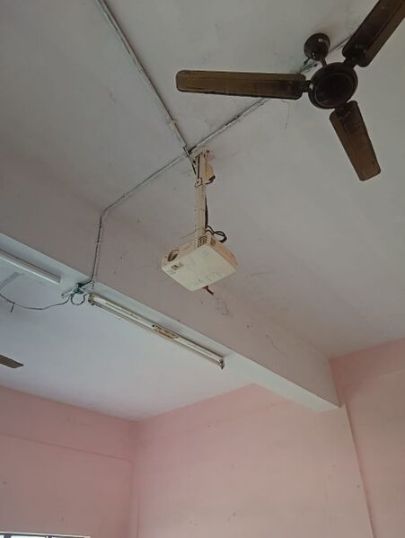 പ്രമാണം:26074 projector.jpeg