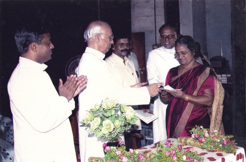 പ്രമാണം:29359 album srdancy23.jpg