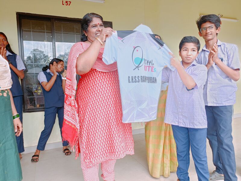 പ്രമാണം:36065 lk uniform3.jpg