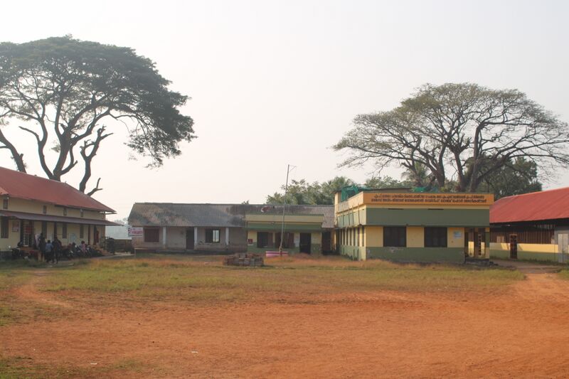 പ്രമാണം:46042 SCHOOL PHOTO.JPG