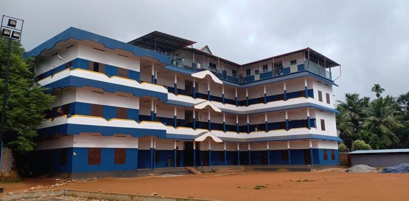 പ്രമാണം:LVHS School 1.jpg
