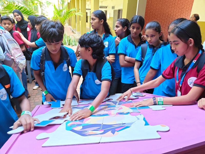 പ്രമാണം:11002-Field trip.jpg