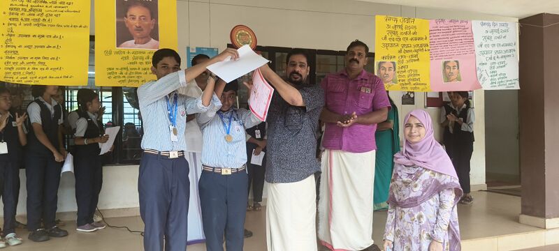 പ്രമാണം:12024-quiz winners3.jpg