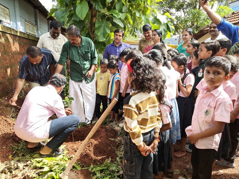 പ്രമാണം:12329 paristhi1.jpg