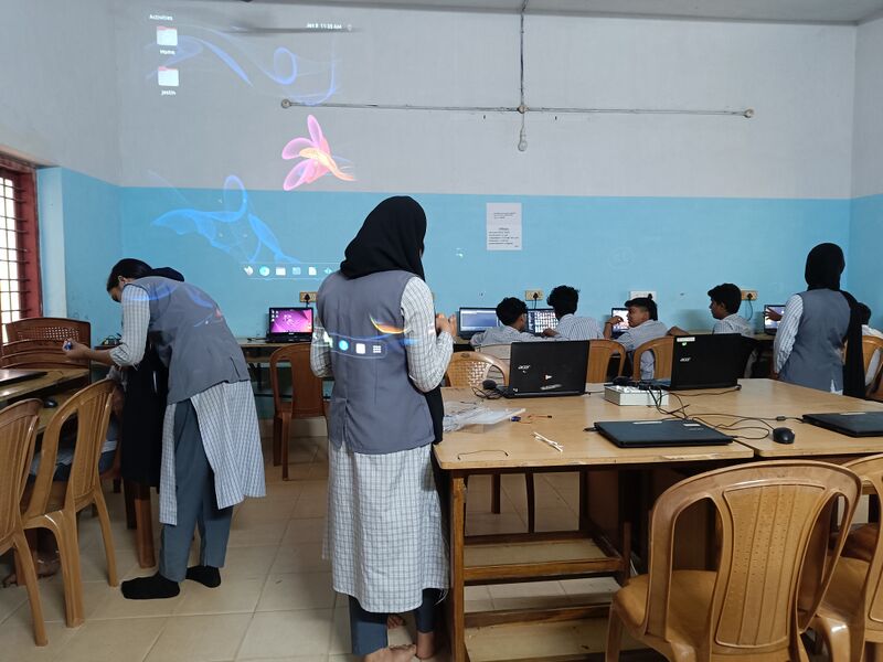 പ്രമാണം:15061 robotics training1.jpg