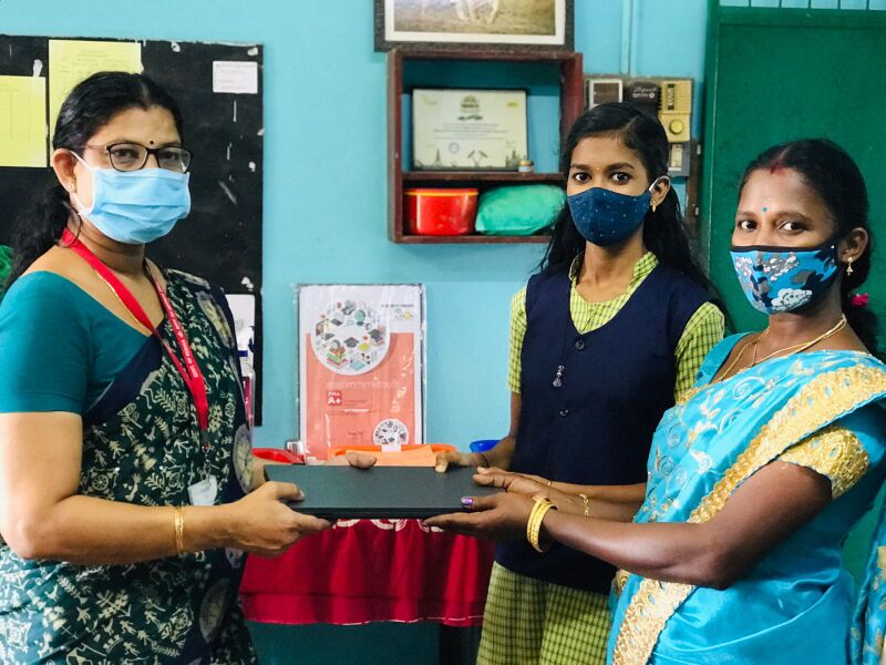 പ്രമാണം:21915 school laptop vitharanam.jpg