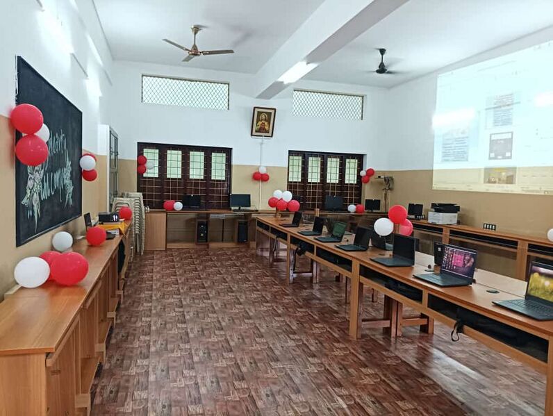 പ്രമാണം:24218 hitec lab.jpg