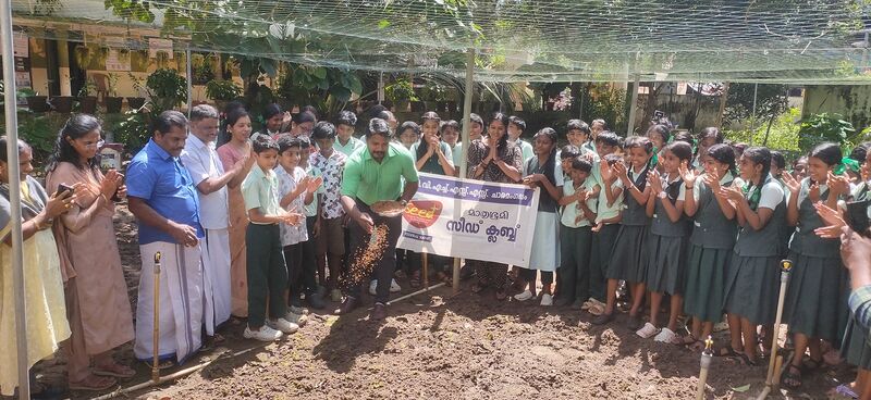 പ്രമാണം:34013karakrishi seed25 b.jpg