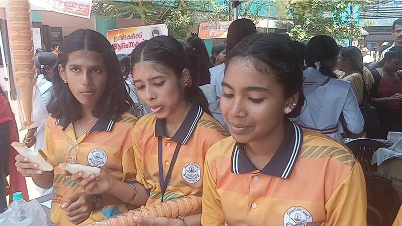 പ്രമാണം:42021 stall 1.jpg