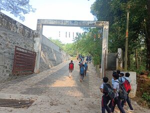 47337 school gate.jpg