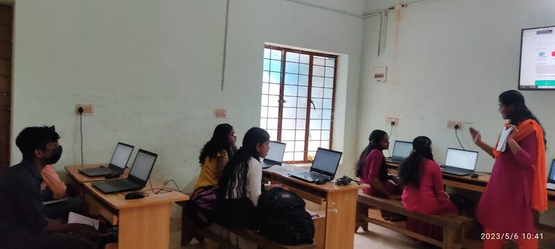 പ്രമാണം:Lk entrance.jpg