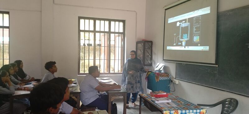 പ്രമാണം:Mes snpuram ITclassroom.jpg